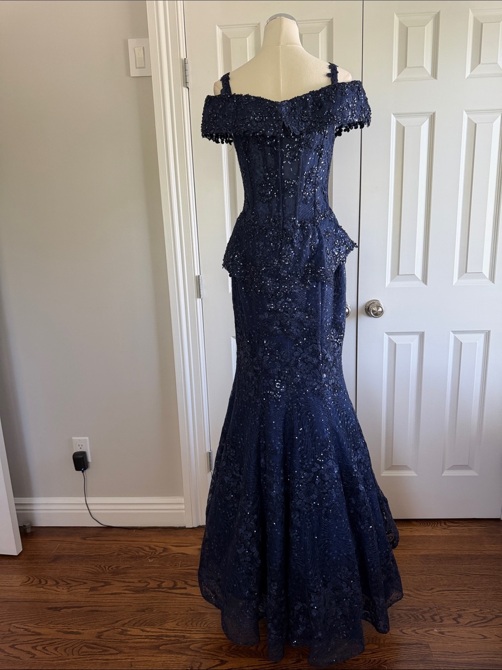 Ivonne D for Mon Cheri Off-Shoulder Sequins Embroidered Wedding MOB Gown Size6-8 - Picture 11 of 17